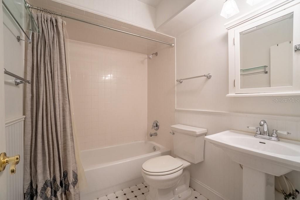 Недавно арендовано: $3,600 (4 спален, 3 ванн, 3298 Квадратных фут)