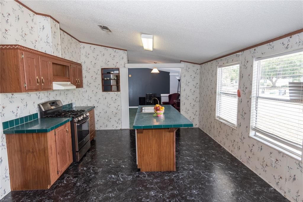 Recently Sold: $169,900 (3 beds, 2 baths, 1560 Square Feet)