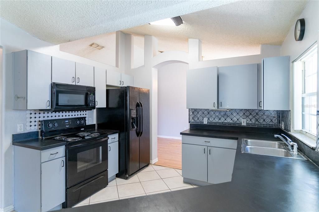 Recently Sold: $275,000 (3 beds, 2 baths, 1746 Square Feet)