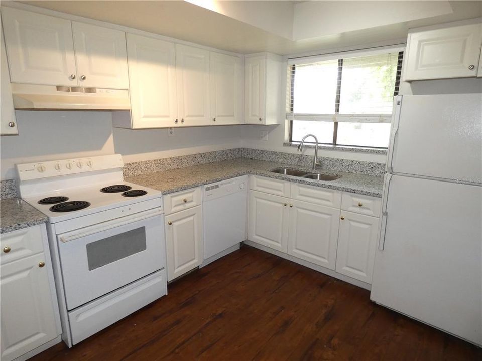 Recently Rented: $1,195 (2 beds, 2 baths, 975 Square Feet)