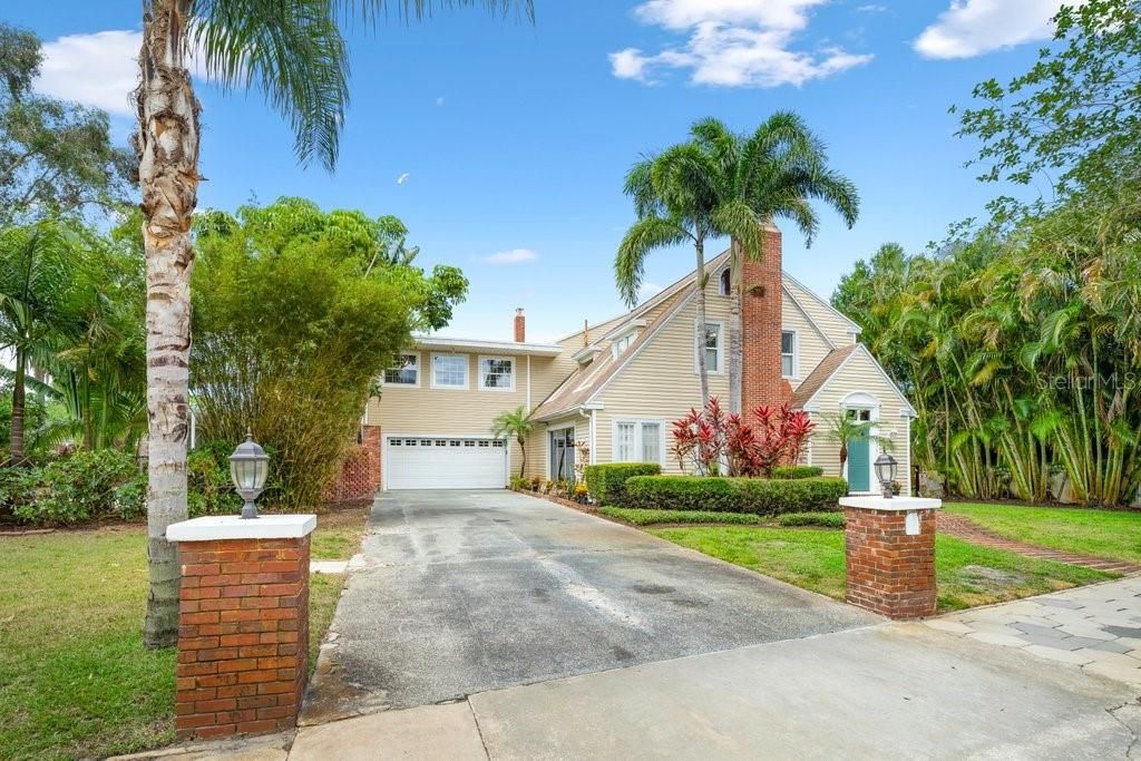 Recently Sold: $924,500 (4 beds, 3 baths, 4208 Square Feet)