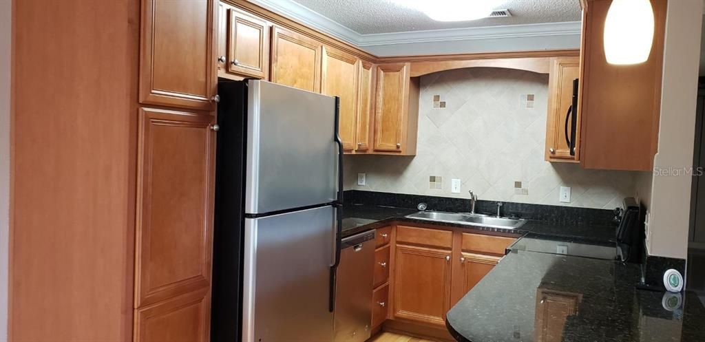 Recently Sold: $111,250 (1 beds, 1 baths, 636 Square Feet)