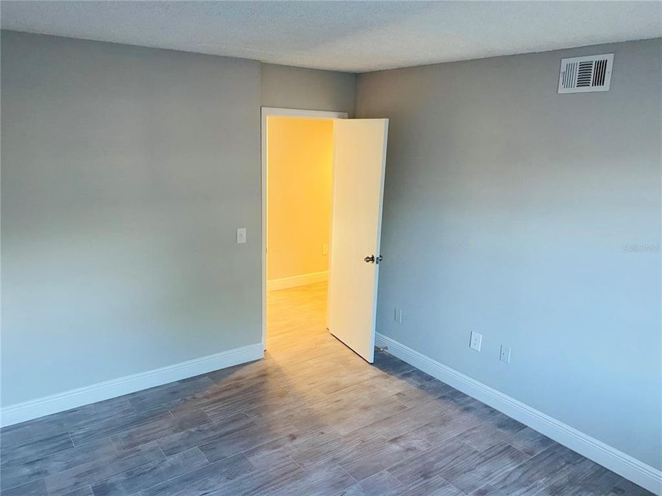 Recently Sold: $117,000 (1 beds, 1 baths, 733 Square Feet)