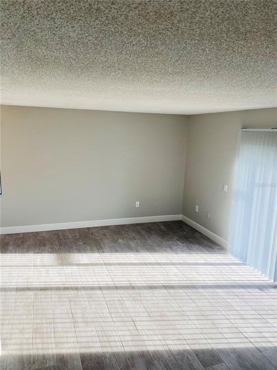 Recently Sold: $117,000 (1 beds, 1 baths, 733 Square Feet)