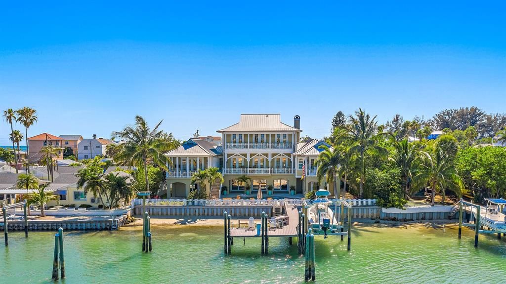 Recently Sold: $4,125,000 (5 beds, 4 baths, 5148 Square Feet)