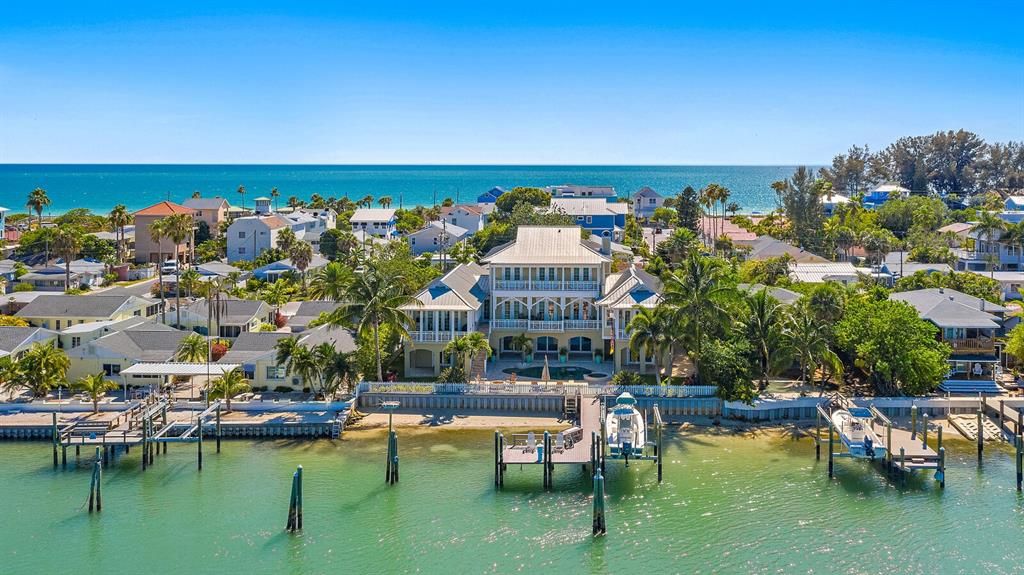 Recently Sold: $4,125,000 (5 beds, 4 baths, 5148 Square Feet)