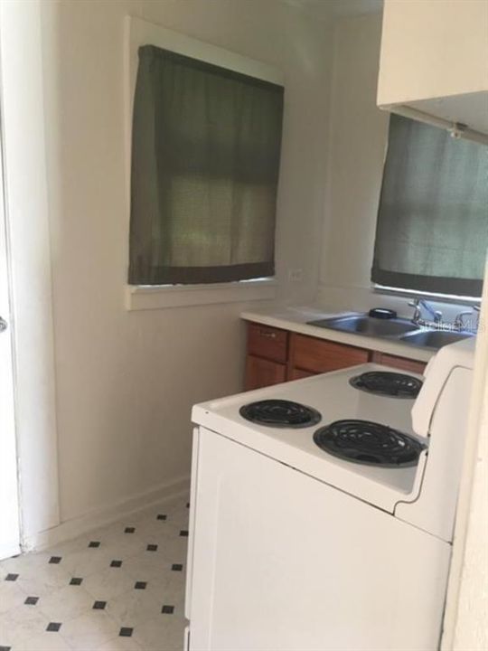 Recently Rented: $750 (1 beds, 1 baths, 400 Square Feet)