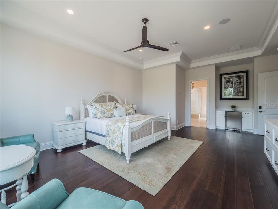 Recently Sold: $2,000,000 (5 beds, 5 baths, 4620 Square Feet)