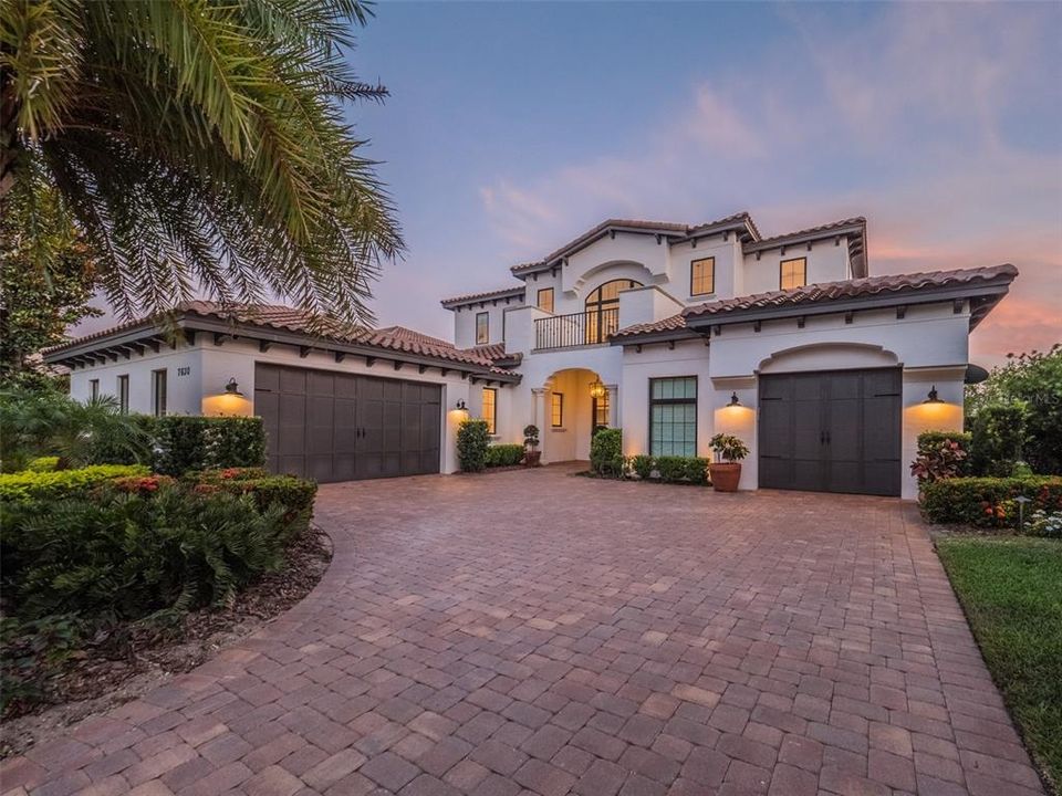 Recently Sold: $2,000,000 (5 beds, 5 baths, 4620 Square Feet)