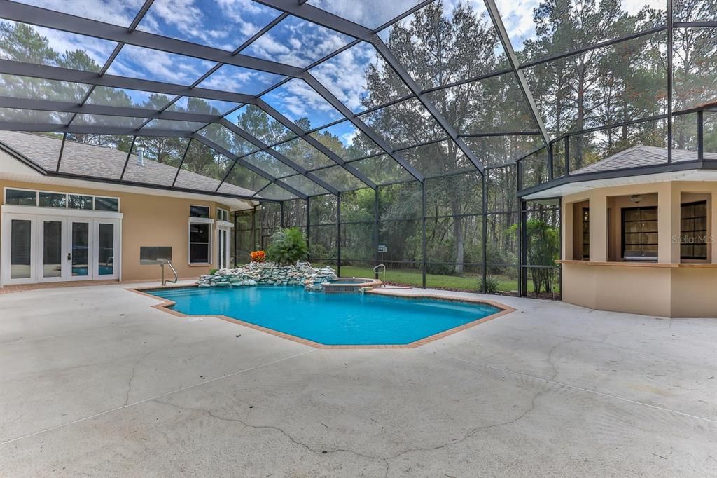 Lanai & Pool Area