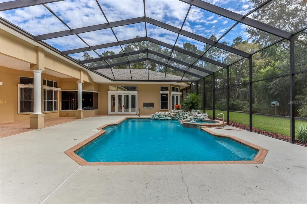 Lanai & Pool Area