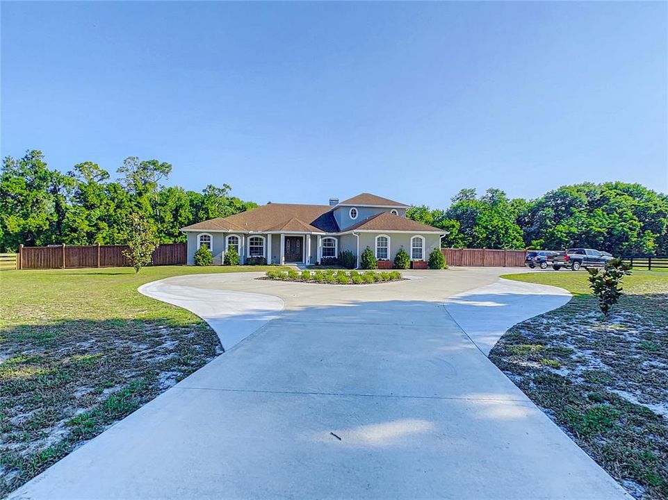 Recently Sold: $570,000 (5 beds, 4 baths, 3370 Square Feet)