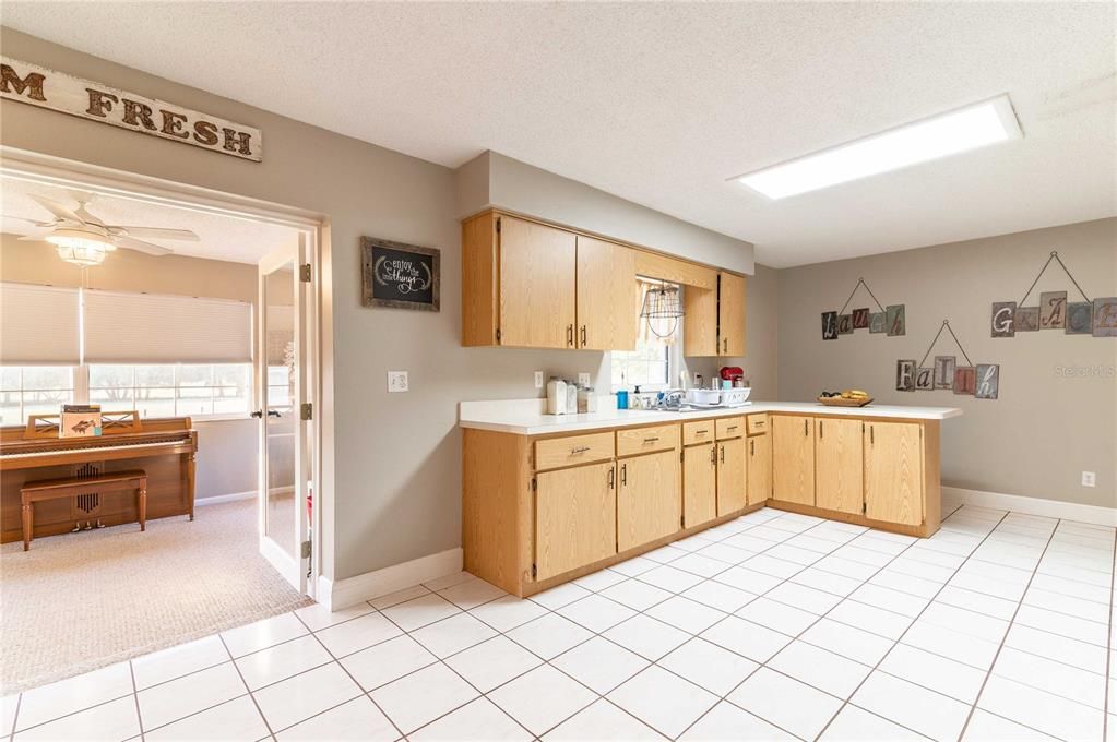 Recently Sold: $425,000 (3 beds, 2 baths, 1652 Square Feet)