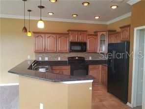 Recently Rented: $2,000 (3 beds, 2 baths, 1695 Square Feet)
