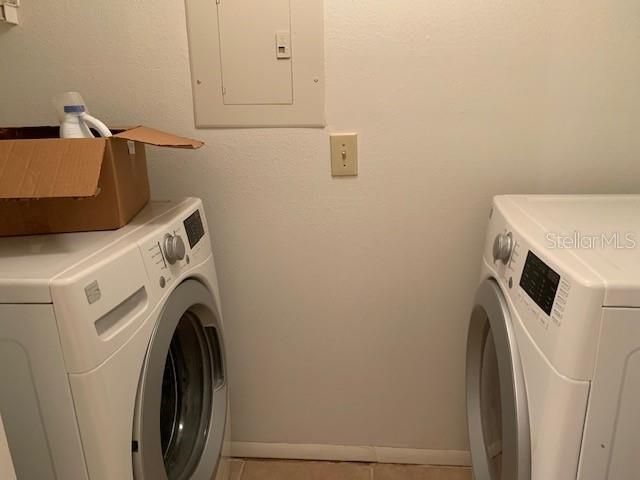 washer & dryer included