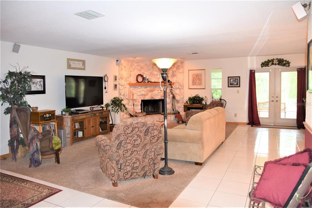 Recently Sold: $289,000 (3 beds, 2 baths, 2058 Square Feet)