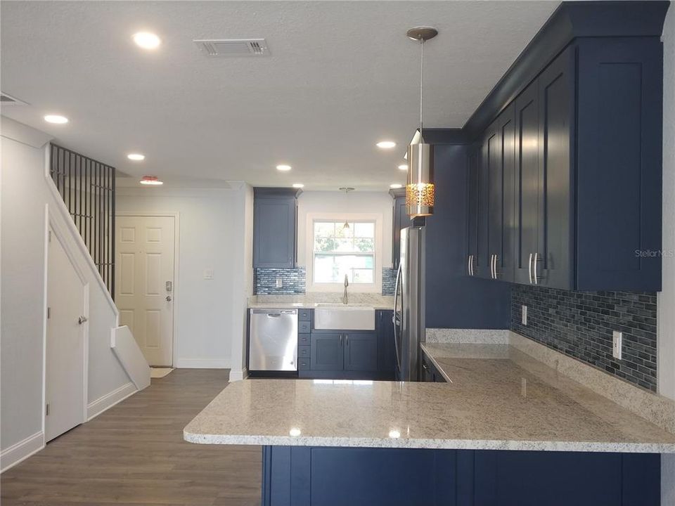 Recently Sold: $570,000 (3 beds, 2 baths, 1437 Square Feet)