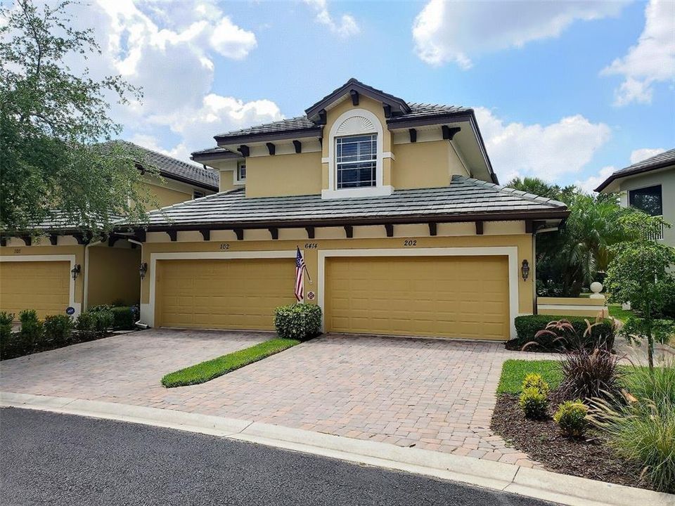 Recently Sold: $409,000 (3 beds, 3 baths, 2344 Square Feet)