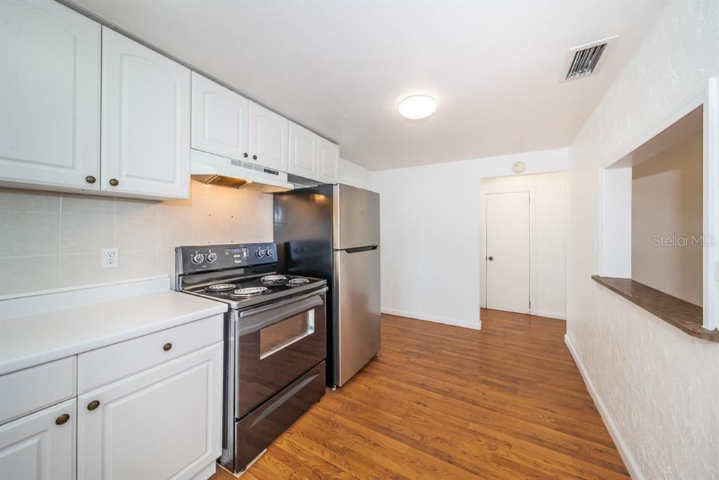 Recently Rented: $1,850 (2 beds, 1 baths, 884 Square Feet)
