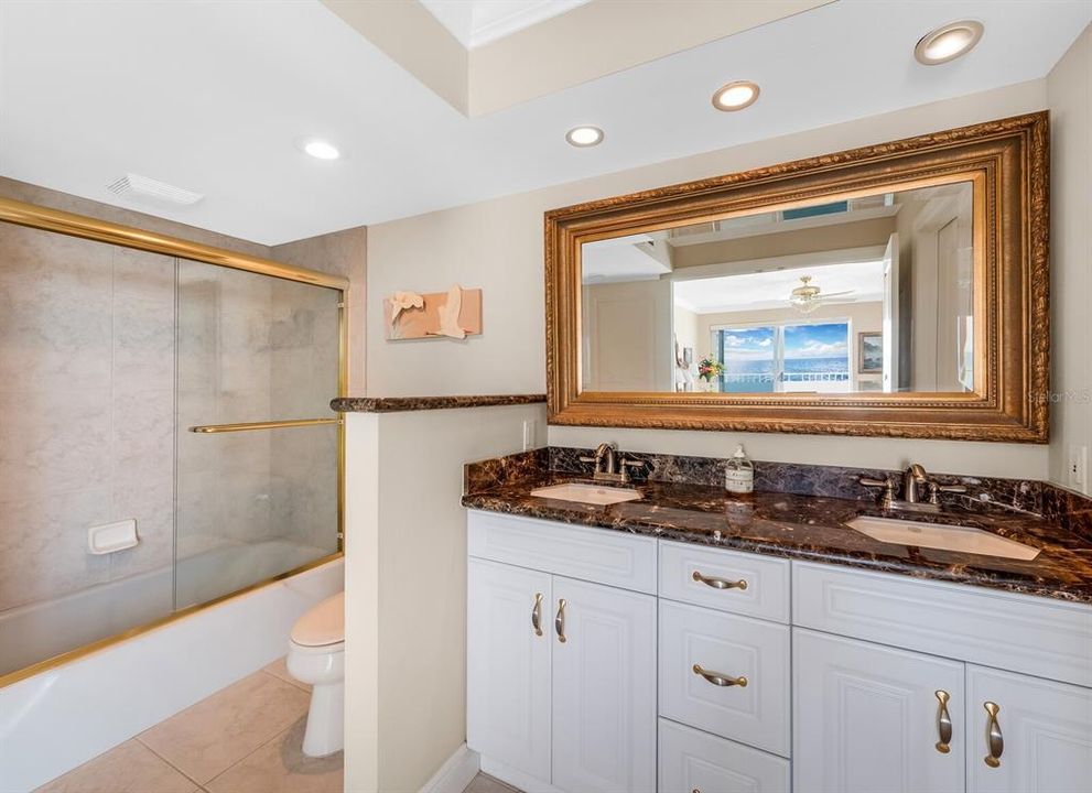 最近售出: $849,000 (2 贝兹, 2 浴室, 1235 平方英尺)