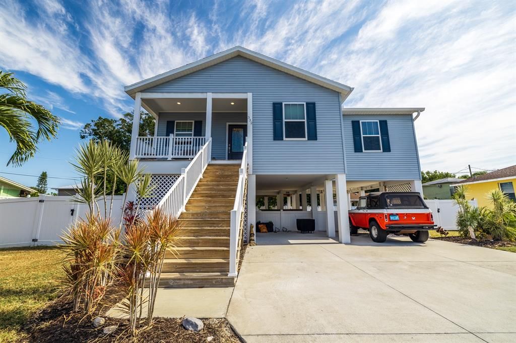 Recently Sold: $325,000 (3 beds, 2 baths, 1379 Square Feet)