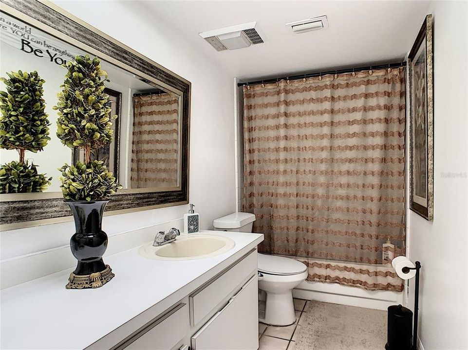最近售出: $412,500 (4 贝兹, 2 浴室, 1960 平方英尺)