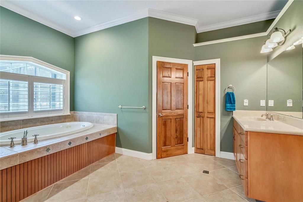 Недавно продано: $1,250,000 (5 спален, 4 ванн, 6309 Квадратных фут)