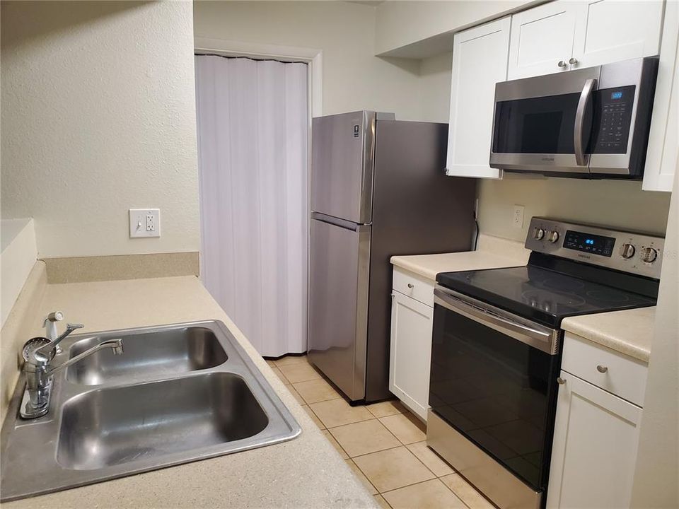 Recently Rented: $1,350 (2 beds, 2 baths, 937 Square Feet)