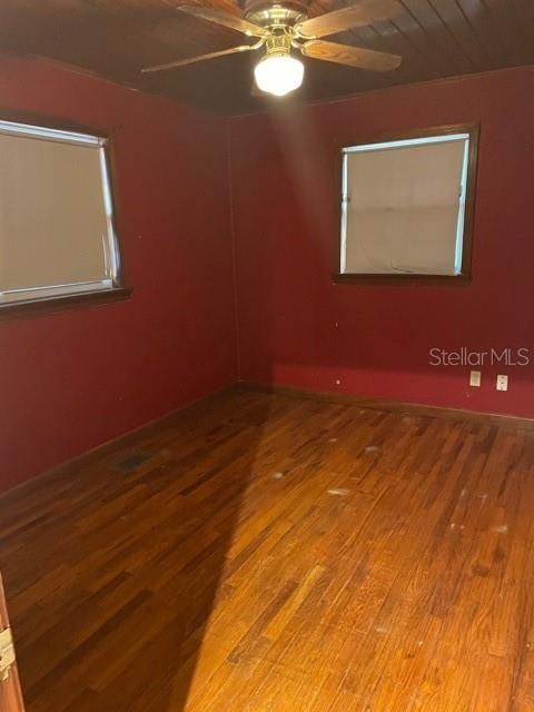 Recently Sold: $155,000 (2 beds, 1 baths, 1136 Square Feet)