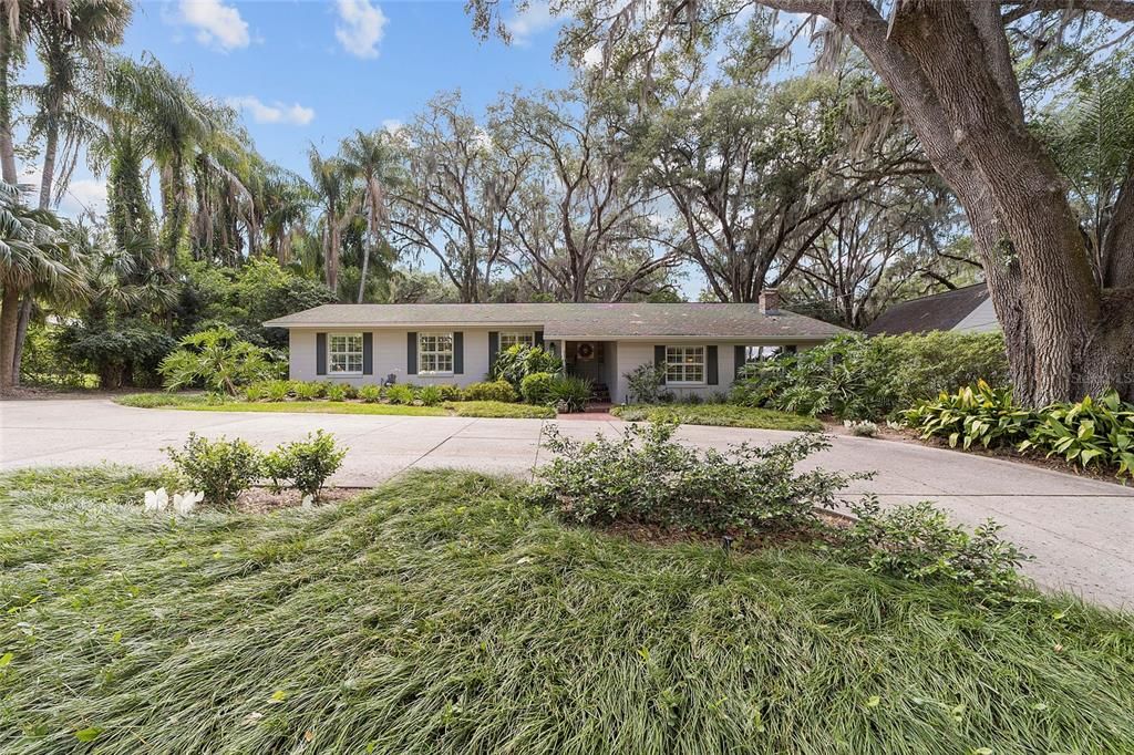 Recently Sold: $450,000 (4 beds, 2 baths, 2586 Square Feet)