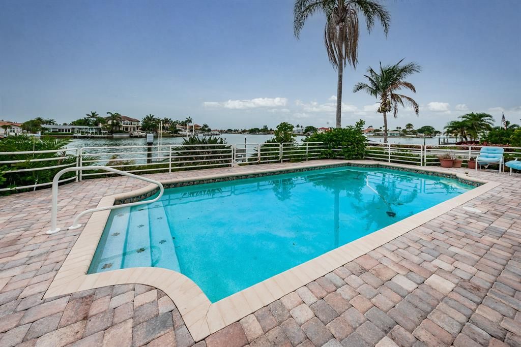 Recently Sold: $1,650,000 (3 beds, 3 baths, 2014 Square Feet)