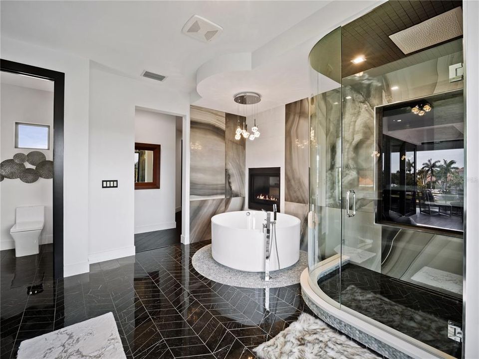 最近售出: $5,000,000 (4 贝兹, 5 浴室, 4846 平方英尺)