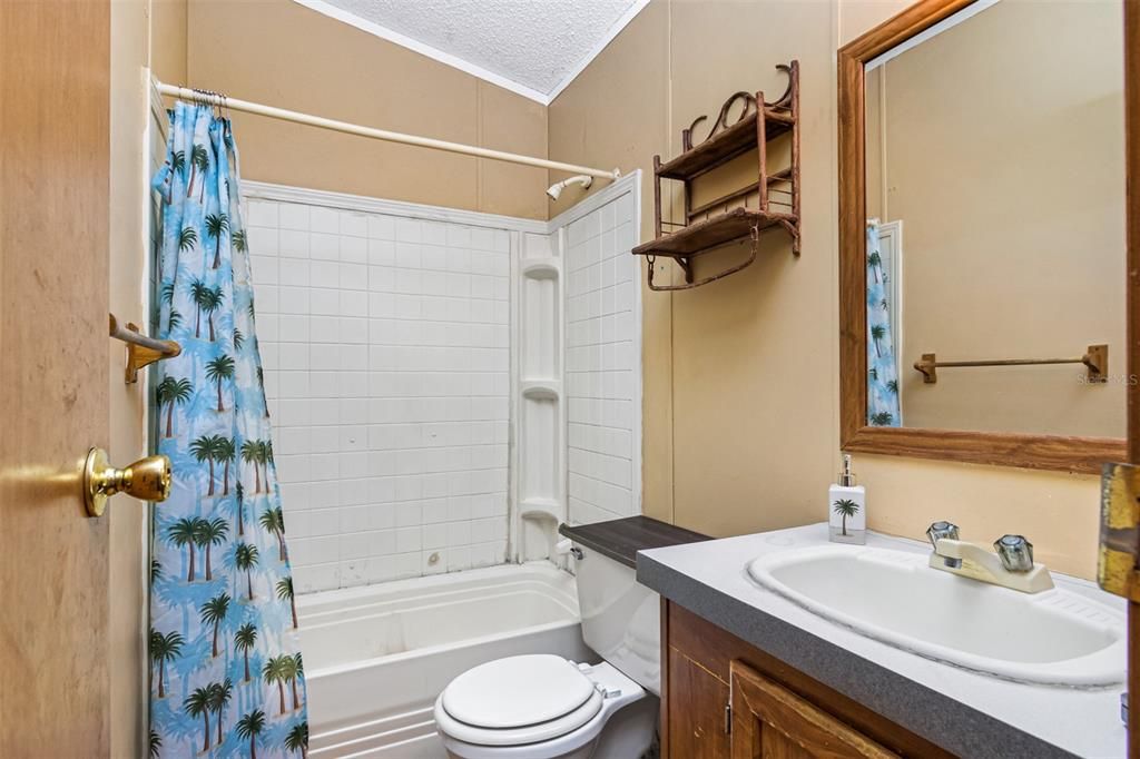 最近售出: $175,000 (3 贝兹, 2 浴室, 1572 平方英尺)