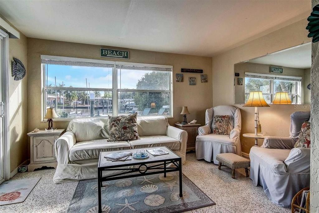 Recently Sold: $949,000 (3 beds, 2 baths, 1396 Square Feet)