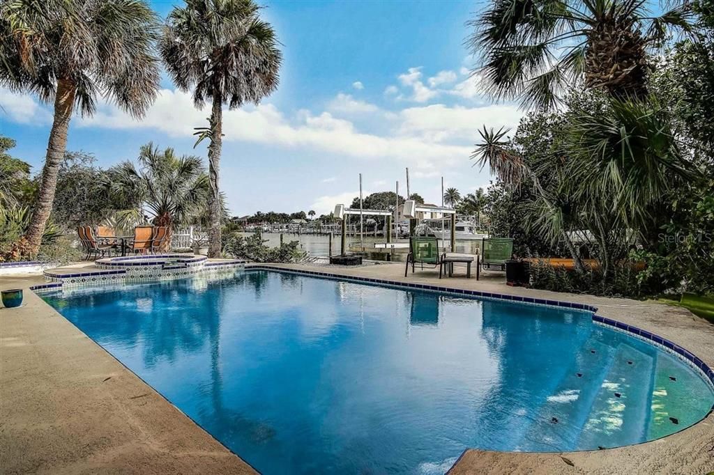Recently Sold: $949,000 (3 beds, 2 baths, 1396 Square Feet)