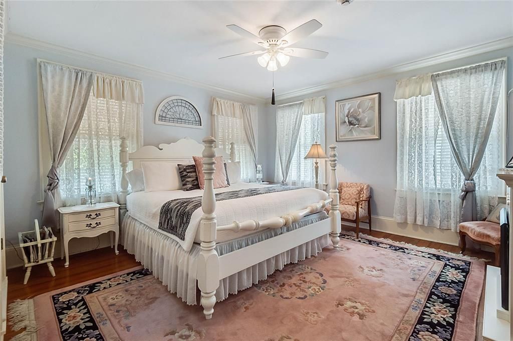 Full view of this grand bedroom