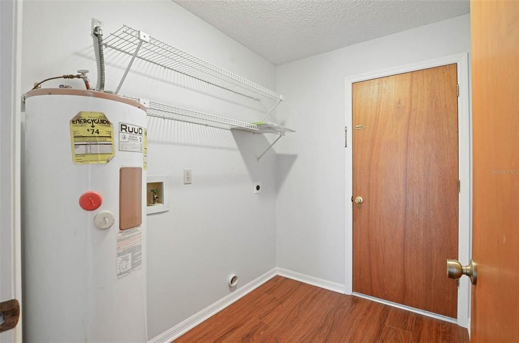 Vendido Recientemente: $314,000 (3 camas, 2 baños, 1343 Pies cuadrados)