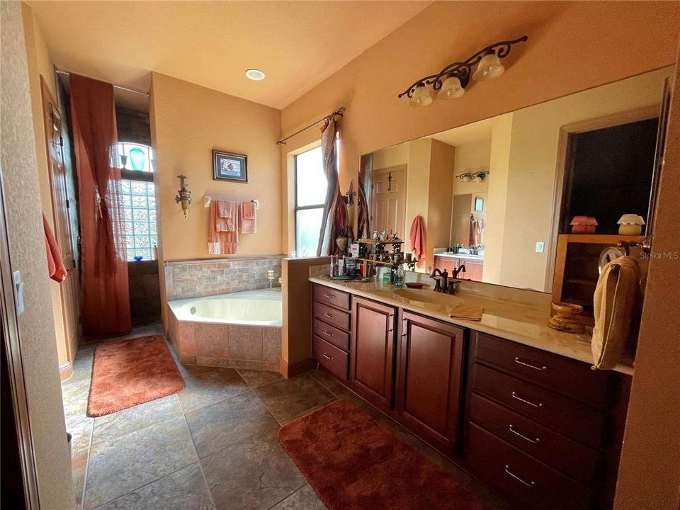 Недавно продано: $625,000 (3 спален, 2 ванн, 2619 Квадратных фут)