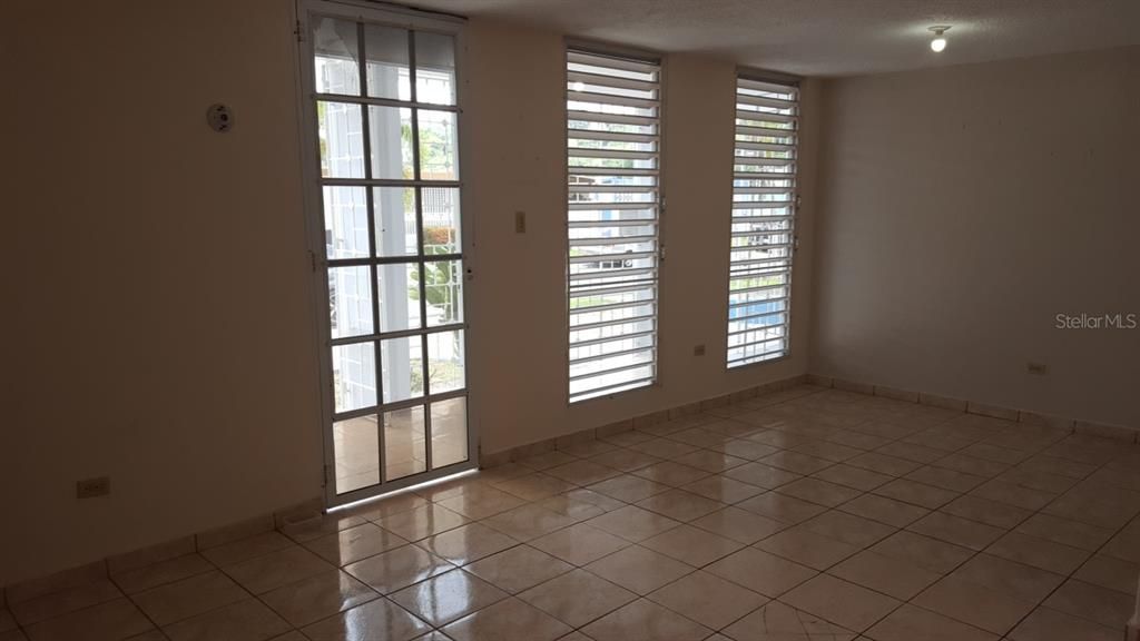 Vendido Recientemente: $120,000 (3 camas, 1 baños, 920 Pies cuadrados)