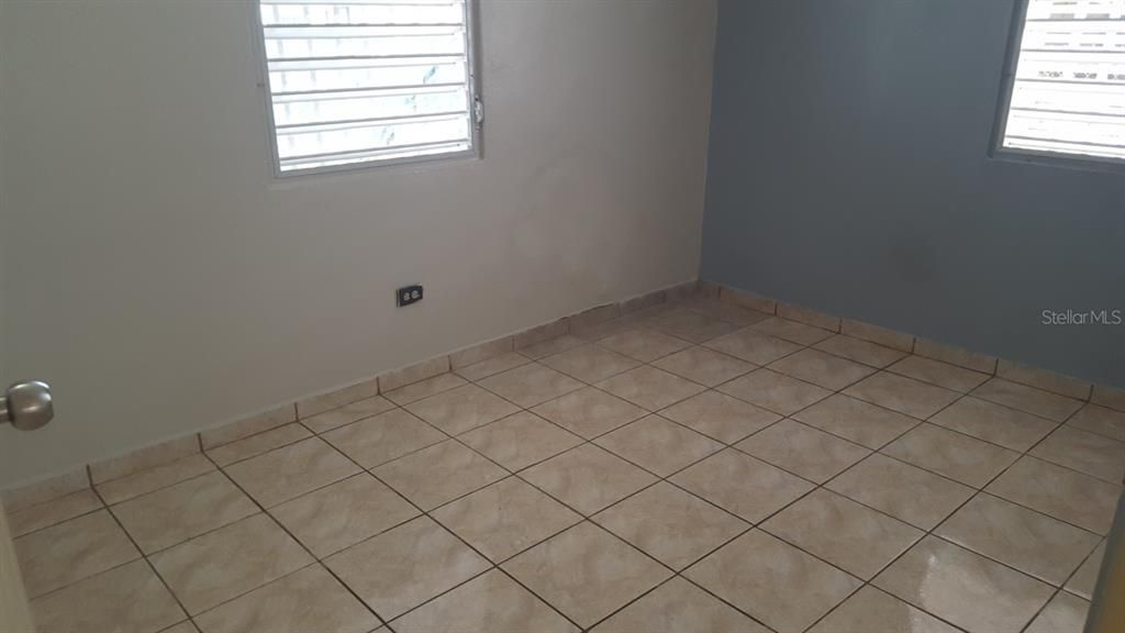 Vendido Recientemente: $120,000 (3 camas, 1 baños, 920 Pies cuadrados)