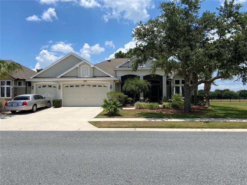 Recently Sold: $432,000 (4 beds, 2 baths, 2496 Square Feet)