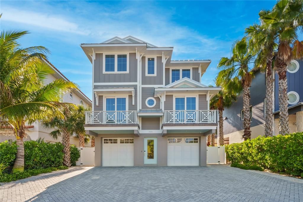 Recently Sold: $6,895,000 (5 beds, 5 baths, 3999 Square Feet)