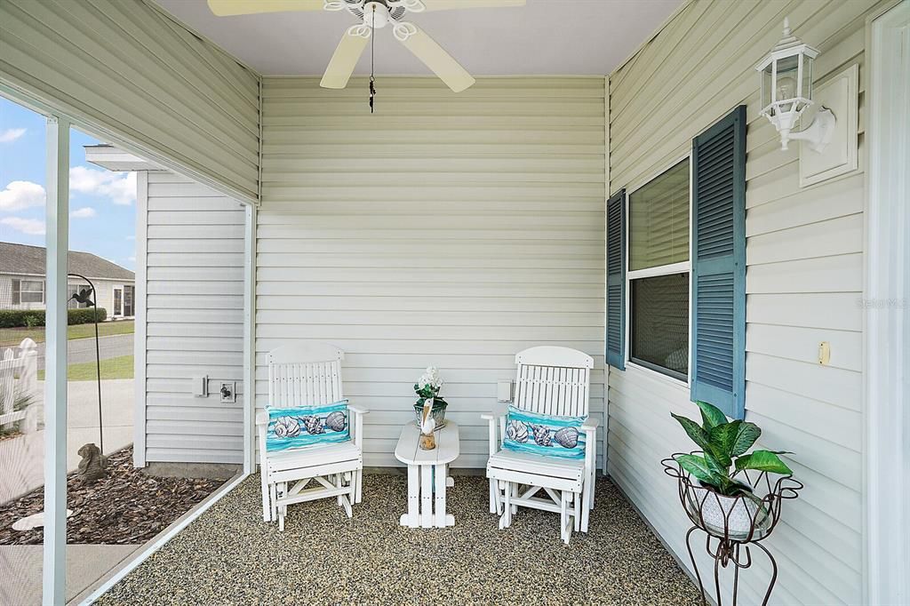 Front screened lanai