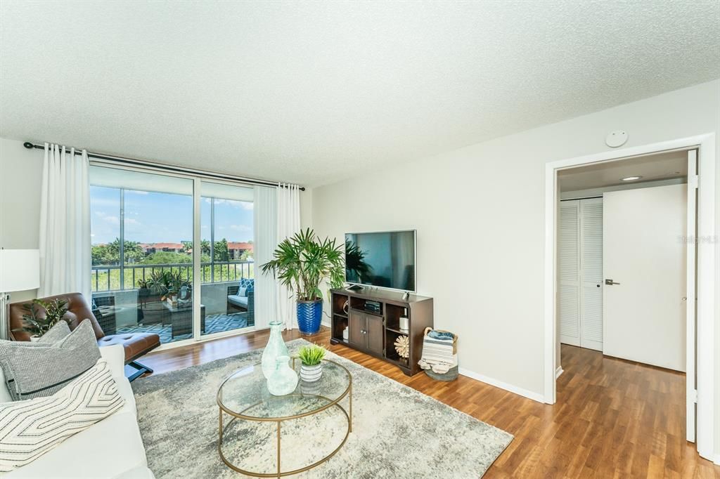 Recently Sold: $155,000 (1 beds, 1 baths, 740 Square Feet)