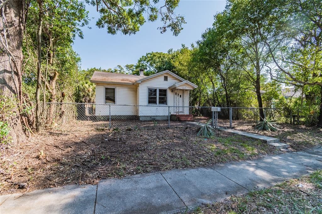 Recently Sold: $250,000 (4 beds, 2 baths, 1276 Square Feet)