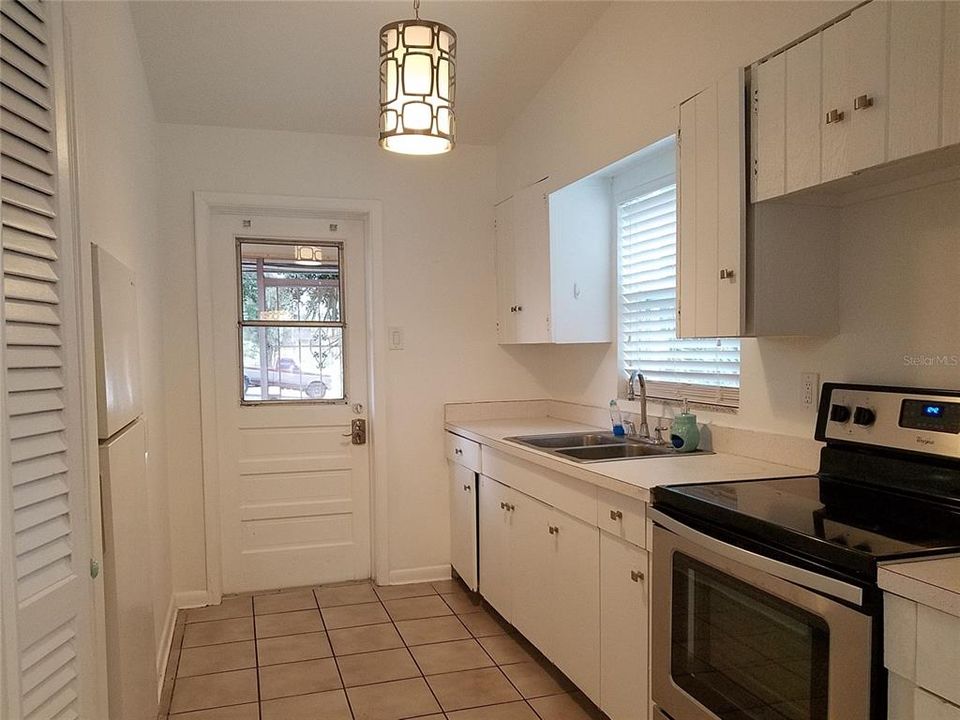 Recently Rented: $1,075 (1 beds, 1 baths, 600 Square Feet)