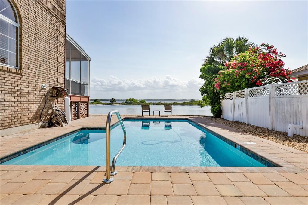 Recently Sold: $1,050,000 (5 beds, 3 baths, 3808 Square Feet)