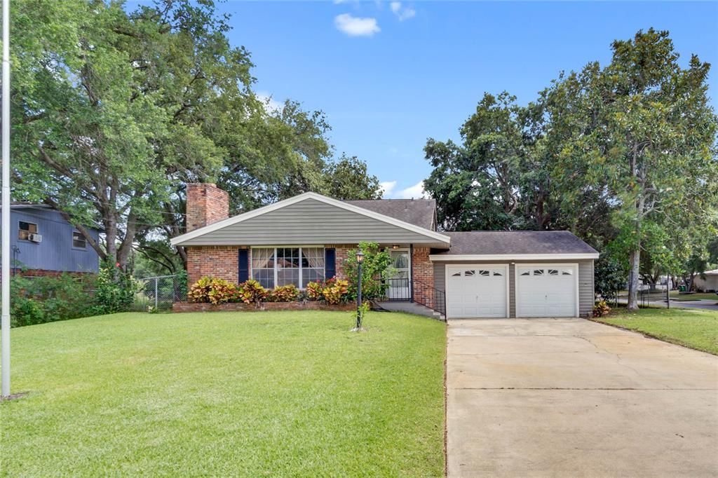 The peaceful and friendly community of Sherwood Estates is featuring a beautiful SPLIT-LEVEL 3BD/2BA HOME with NO HOA, NO REAR NEIGHBORS, WOOD BURNING FIREPLACE, PORCELAIN TILES, WATER VIEWS on a HUGE CORNER LOT!