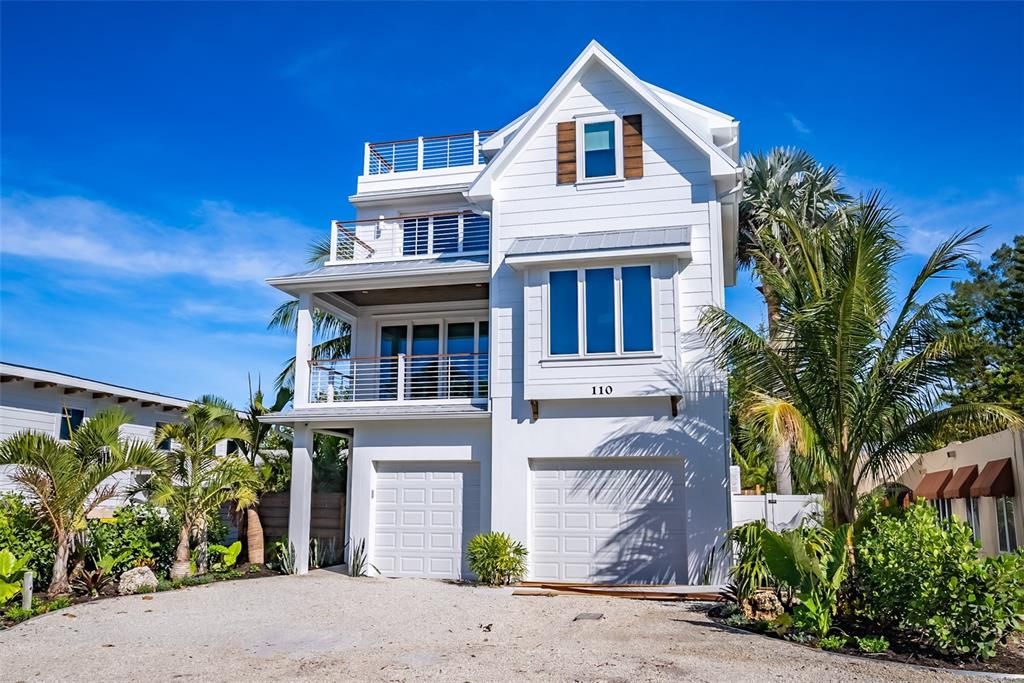 Recently Sold: $3,999,000 (4 beds, 3 baths, 2180 Square Feet)
