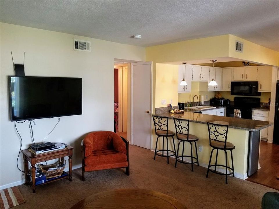 Recently Rented: $1,800 (2 beds, 1 baths, 825 Square Feet)